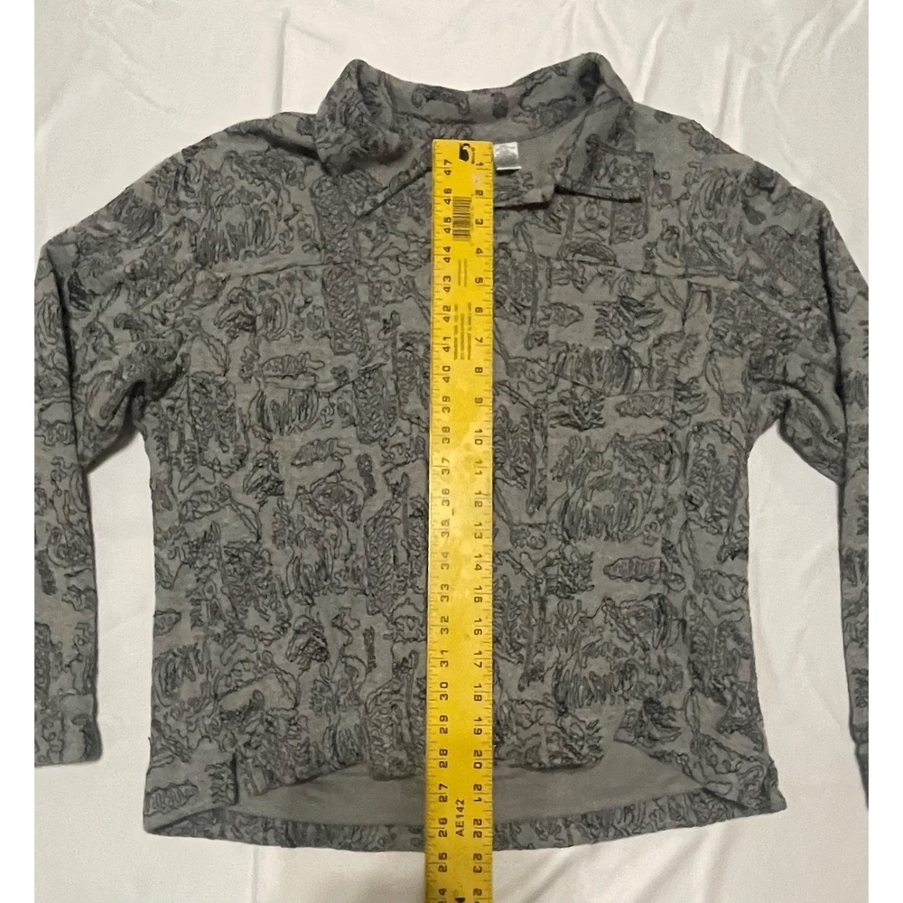 Chico's Jacquard Knit Shirt Jacket Gray & Black Leaf Pattern Button Font Size 3 - Picture 5 of 14